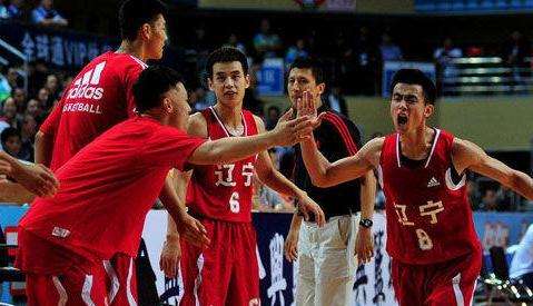 周琦砍下22分6篮板全场,周琦43分19板15盖帽三双是哪场比赛