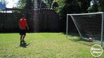 如何踢出一脚完美的侧身凌空抽射,足球射门动作的上半身正确姿势