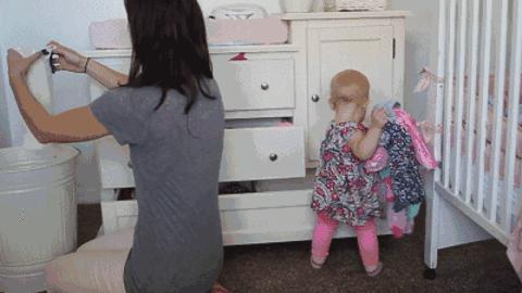 妈妈无征兆几分钟突然猝死,妈妈死亡孩子以为睡着了