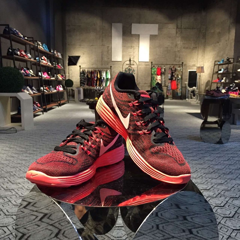 nike登月跑鞋适合跑步吗,nike登月鞋适合夏天穿吗