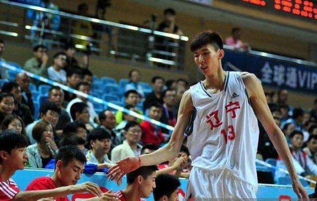 周琦砍下22分6篮板全场,周琦43分19板15盖帽三双是哪场比赛