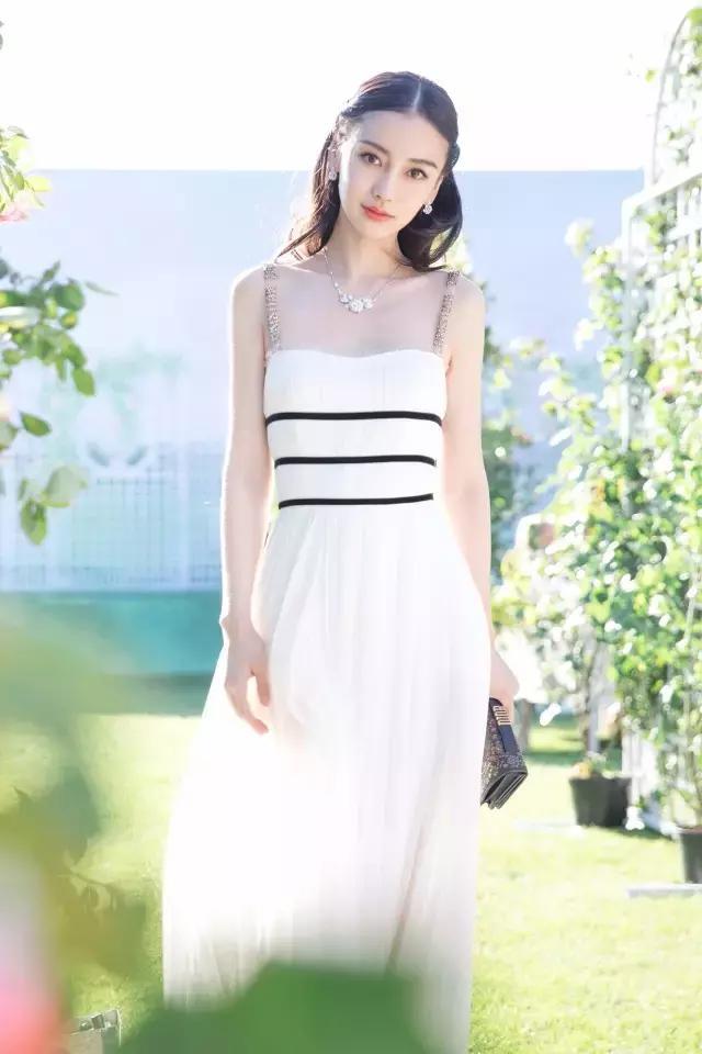 适合大脸显小的发型,公主显脸小发型