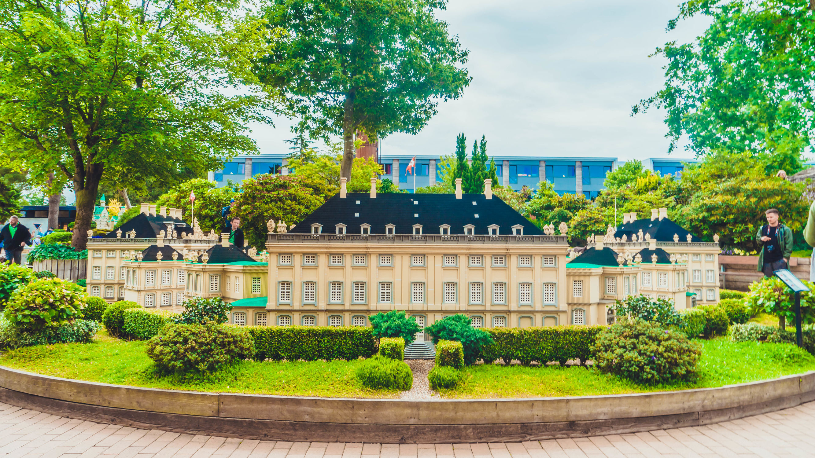 用积木搭建一个非常大的游乐场,254块积木拼装