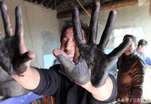 农村锅底下百草霜是用来干嘛的,百草霜是农村用的大锅底的黑灰吗