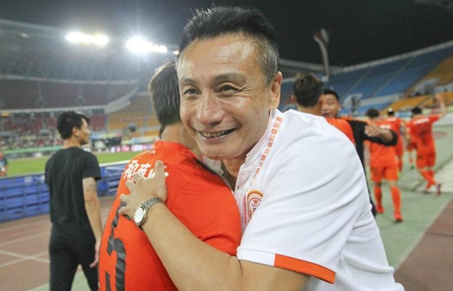 他们是新球迷的引路人五大足球评论员不分伯仲