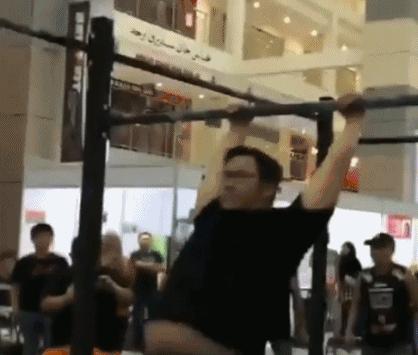 吴镇宇说自己火大动态图,吴镇宇发飙摔倒视频