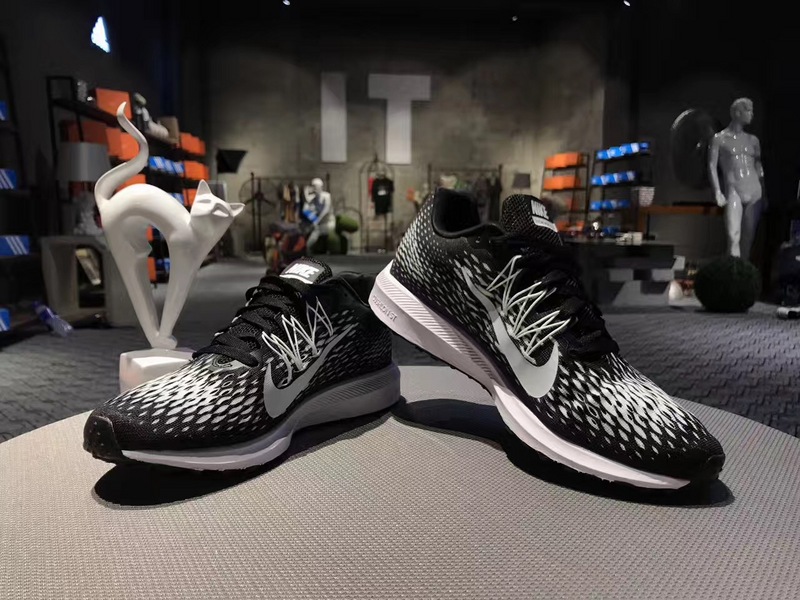 nike登月跑鞋适合跑步吗,nike登月鞋适合夏天穿吗