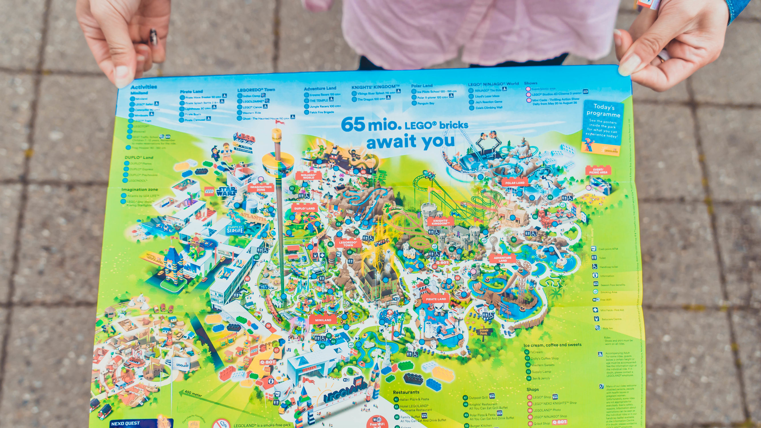 用积木搭建一个非常大的游乐场,254块积木拼装