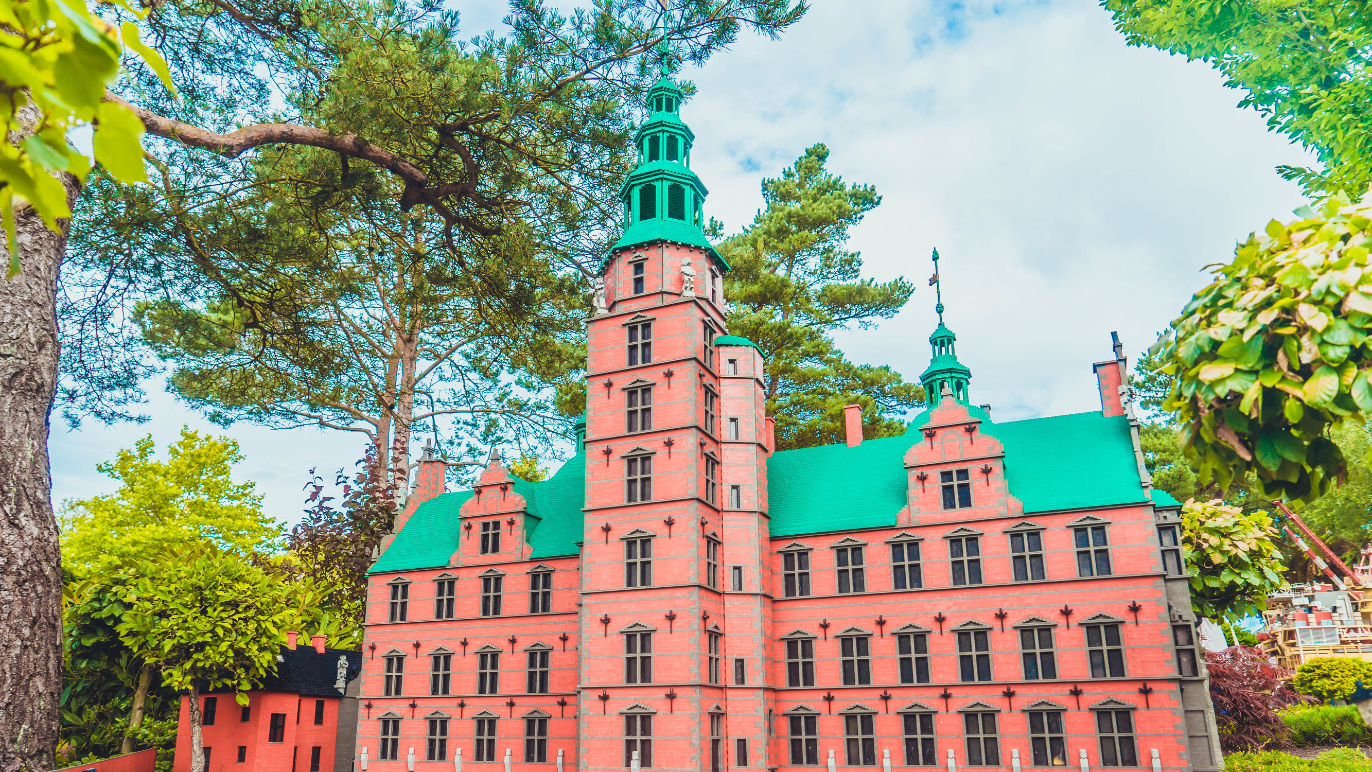 用积木搭建一个非常大的游乐场,254块积木拼装