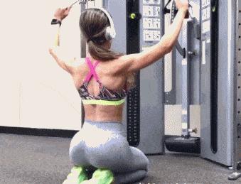 背部变薄的拉伸瘦背最好方法,纠正驼背拉伸背部动作