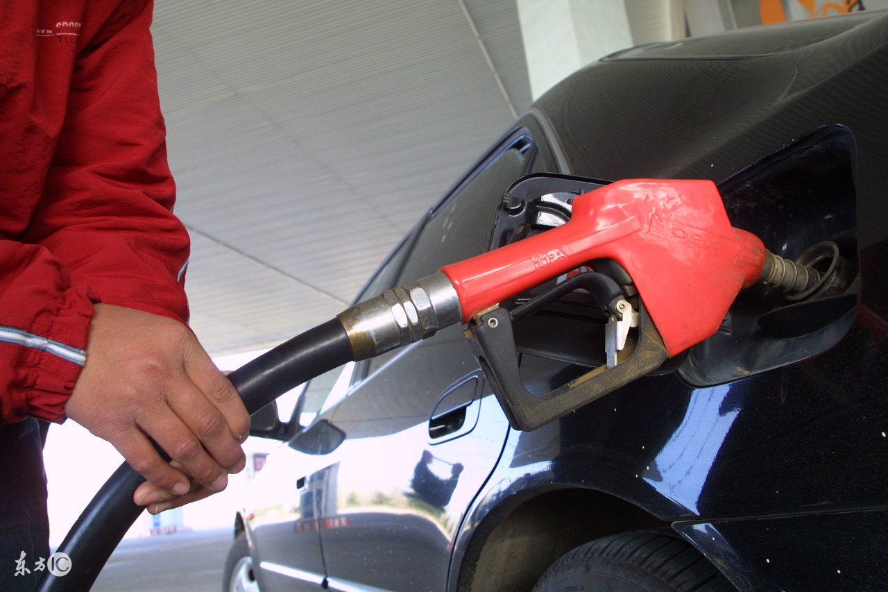 汽车油箱一格油都没了,油表显示满格但油箱没油