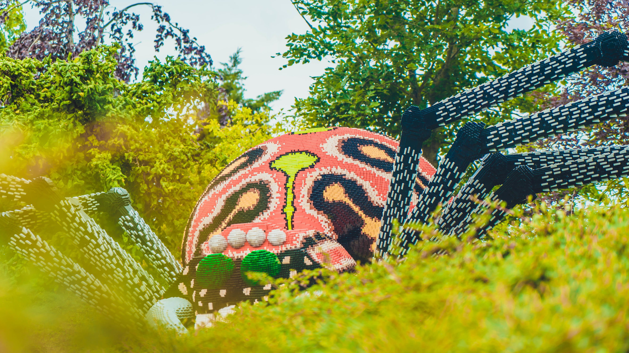 用积木搭建一个非常大的游乐场,254块积木拼装