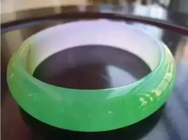 为什么有些翡翠是黑色的,你的翡翠变种了吗