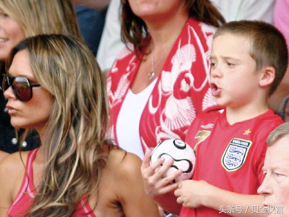 06年世界杯小贝圆月弯刀,小贝和贝嫂年轻时照片