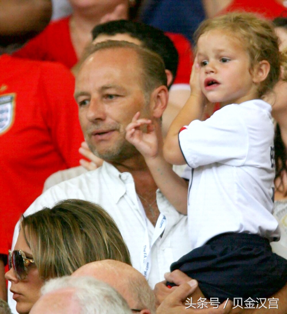 06年世界杯小贝圆月弯刀,小贝和贝嫂年轻时照片