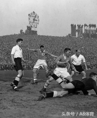 足球是不是蹴鞠演变的,外国评论足球起源