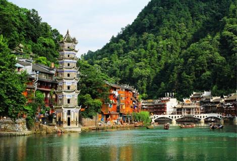 凤凰城沱江泛舟票价,悠然泛舟