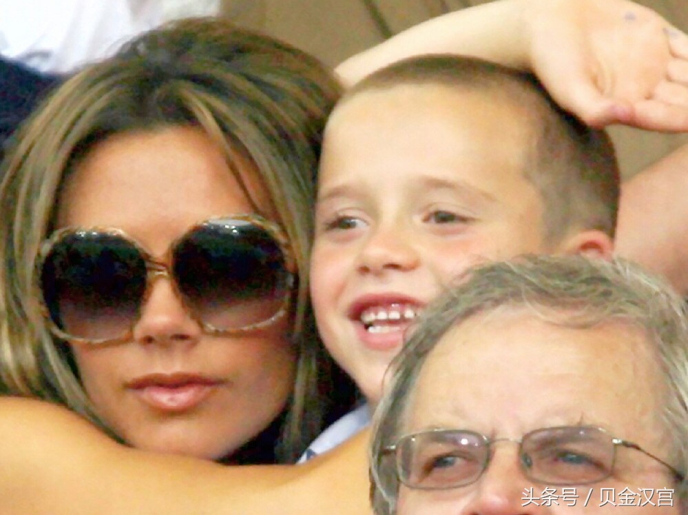 06年世界杯小贝圆月弯刀,小贝和贝嫂年轻时照片