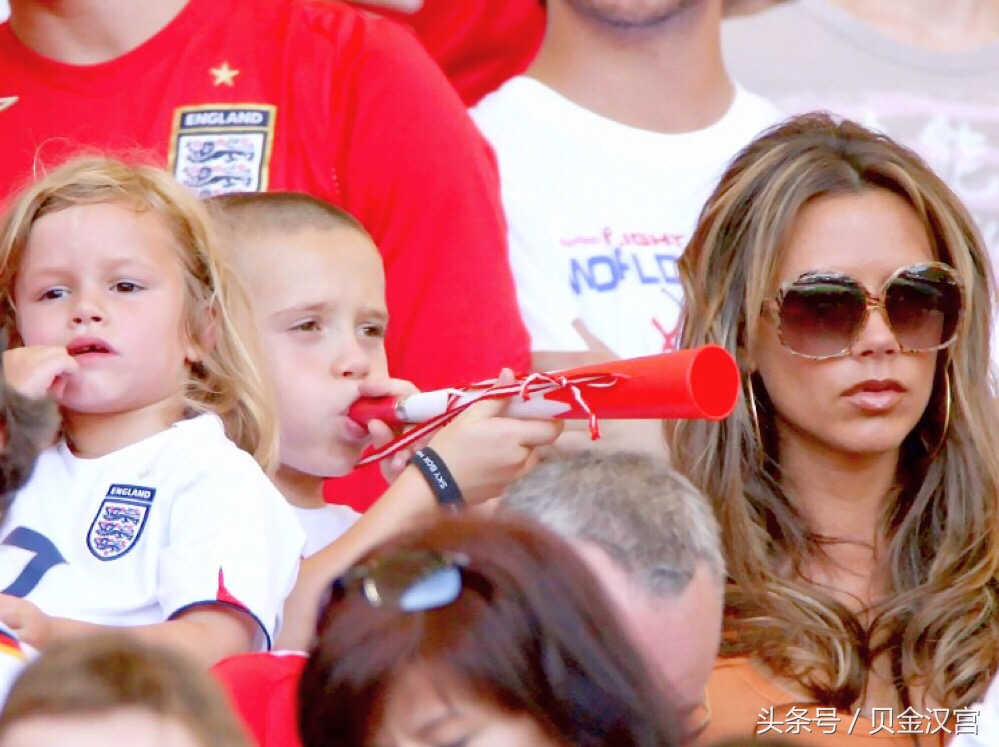 06年世界杯小贝圆月弯刀,小贝和贝嫂年轻时照片