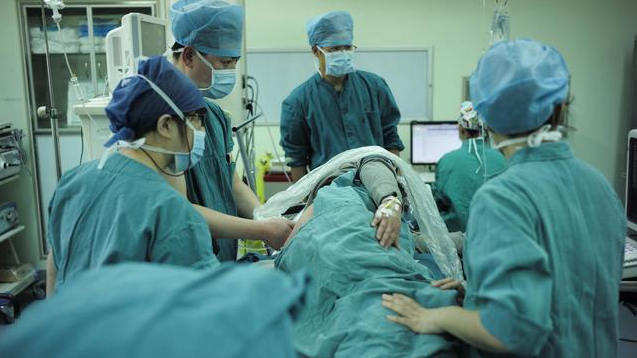 孕妇在家顺产分娩疼痛过程,孕妇顺产疼怎么办