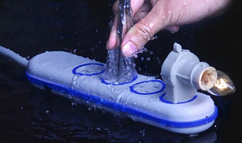 厕所防水插座原理,防水插座和普通插座怎么区分