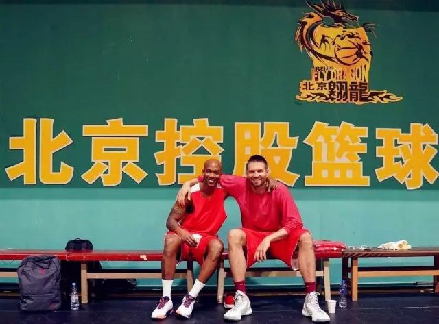 马布里带领北控打热身赛转败为胜,马布里北控脱胎换骨