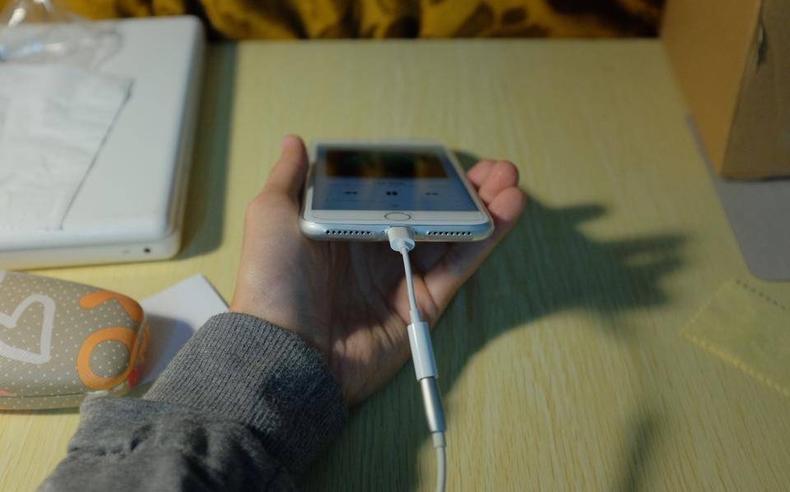 iphone7有耳机孔吗,苹果7爆改3.5耳机孔