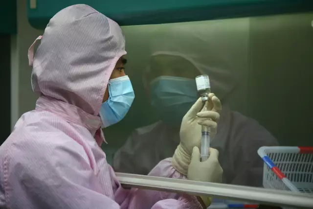 静脉输液会输入空气吗,静脉输液时查看有没有空气