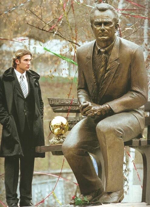 足球背后的人情世故,足球不止胜负还有人情世故