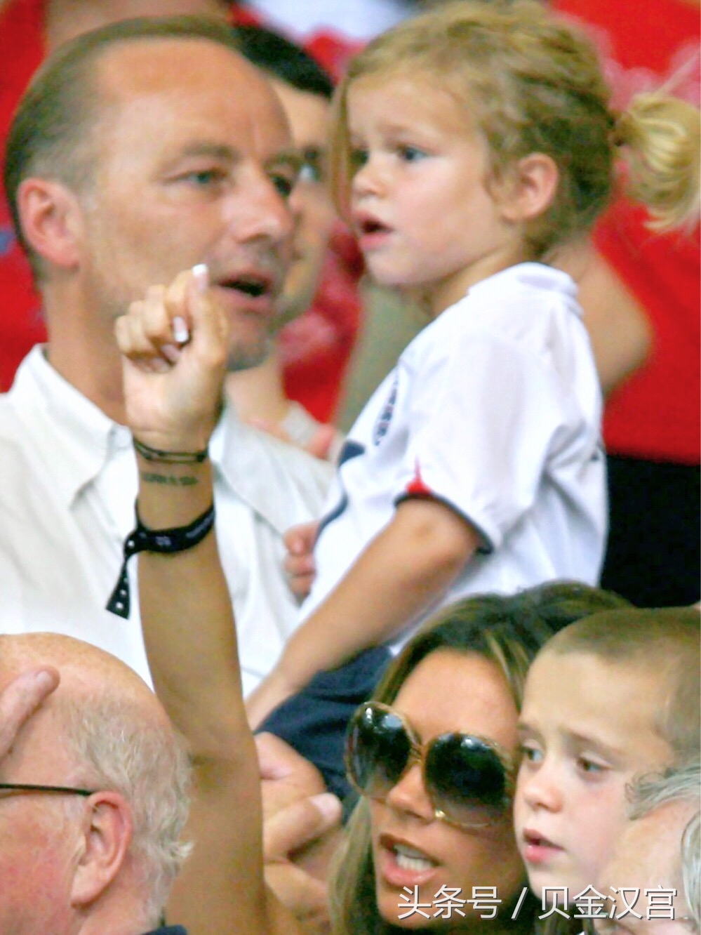 06年世界杯小贝圆月弯刀,小贝和贝嫂年轻时照片