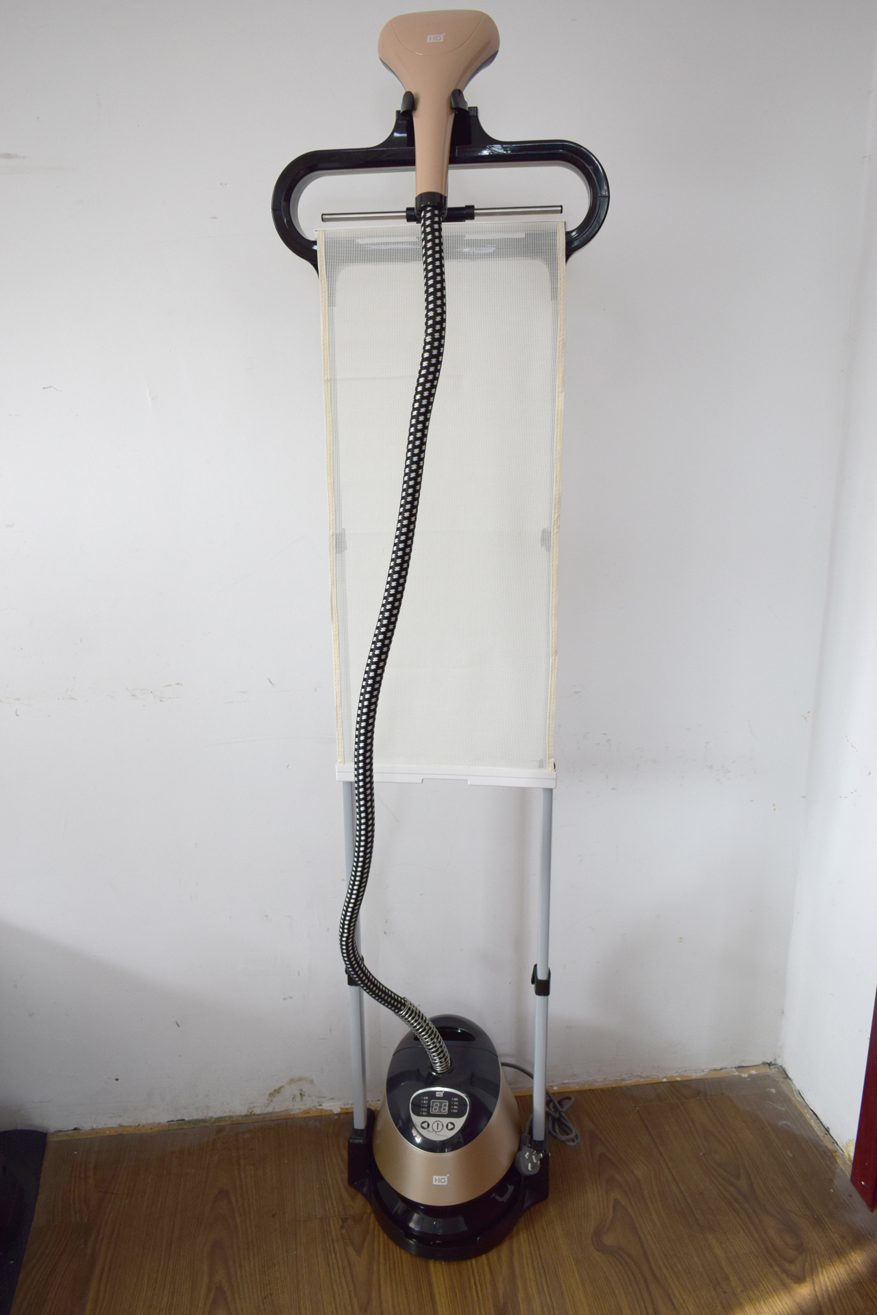 没有熨斗如何快速去除衣物褶皱,顽固褶皱的衣服没熨斗怎么办