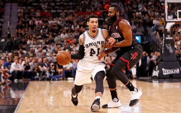 篮球运球教学基本功零基础女生,篮球8-10岁原地运球基本功