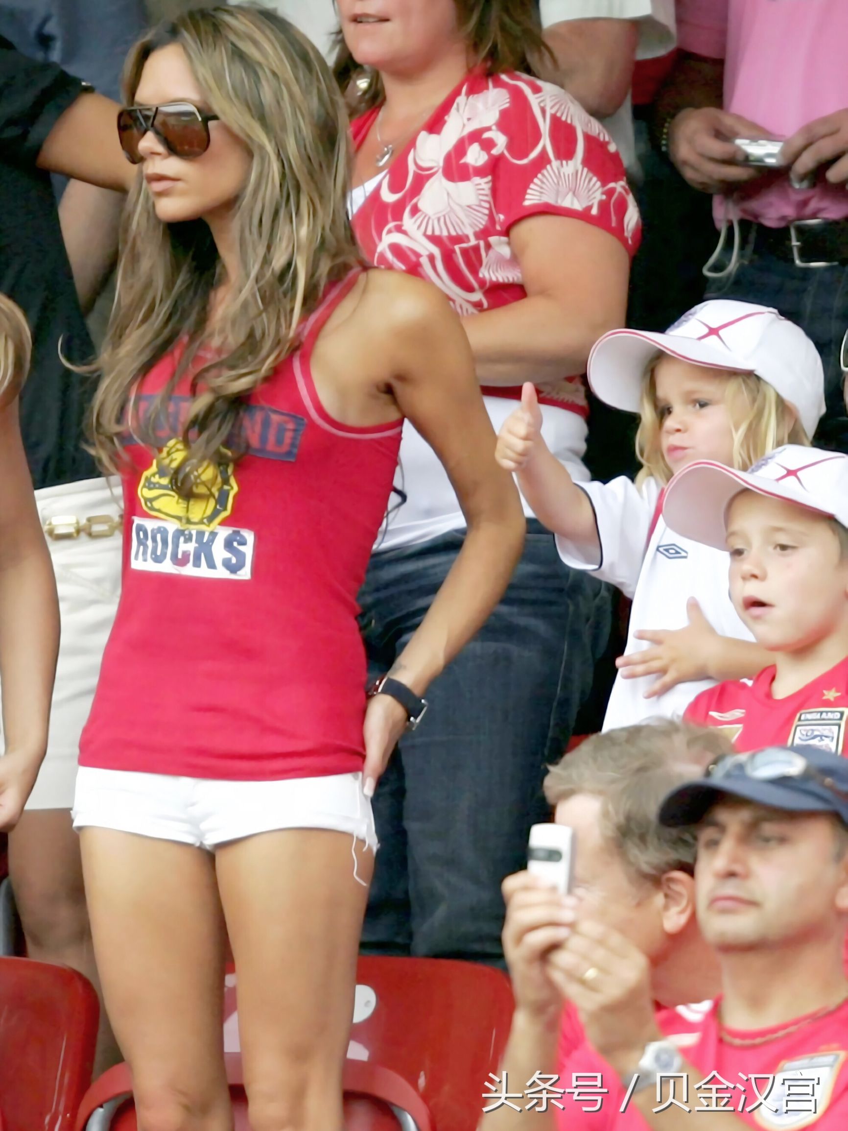 06年世界杯小贝圆月弯刀,小贝和贝嫂年轻时照片