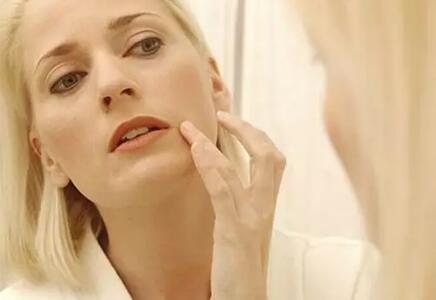 身体皮肤过敏后干燥起皮怎么修复,脸过敏干燥起皮紧绷发红怎么修复