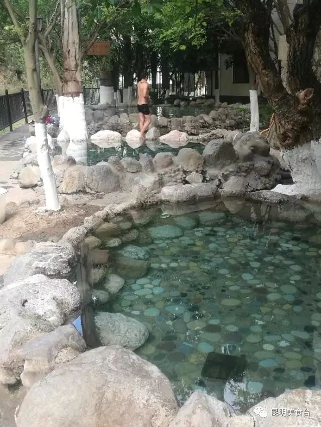 云南最神秘的六个野温泉，峡谷弥漫雾气小鱼咬脚，车底盘常常被刮