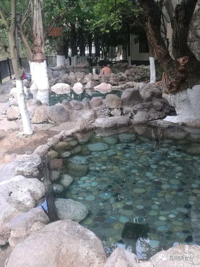 云南最神秘的六个野温泉，峡谷弥漫雾气小鱼咬脚，车底盘常常被刮