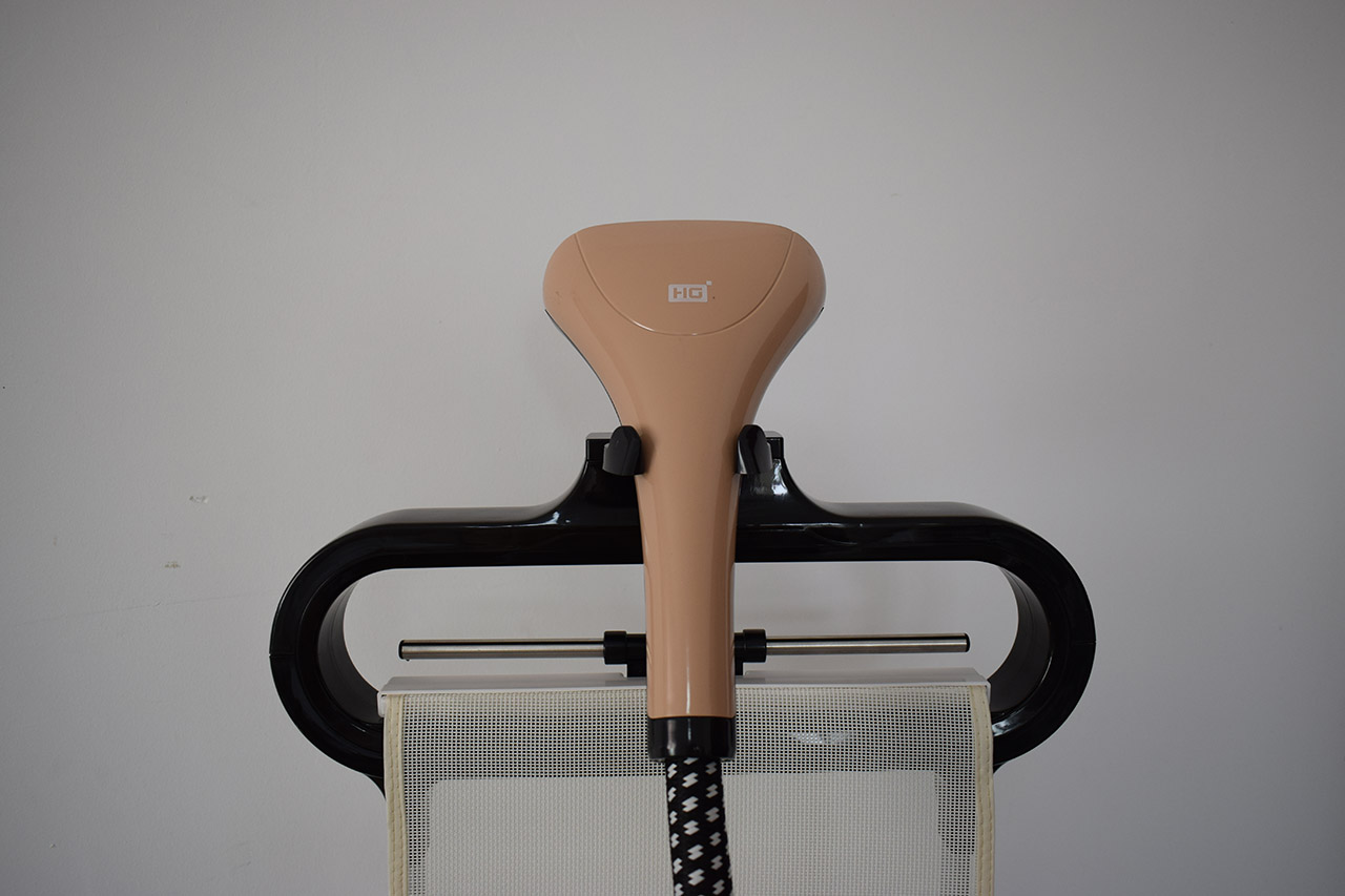 没有熨斗如何快速去除衣物褶皱,顽固褶皱的衣服没熨斗怎么办