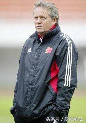 国足洋帅高光,国足年薪百万