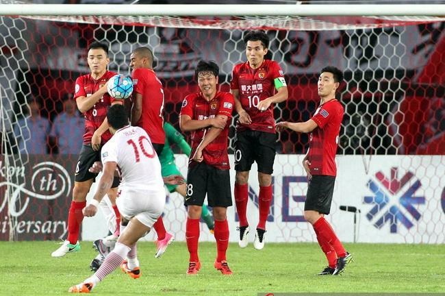 不怕死敢打必胜,俄超胡尔克任意球