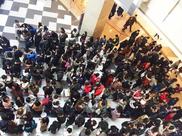 这年头店门口不站点黄牛，好意思说自己是网红？