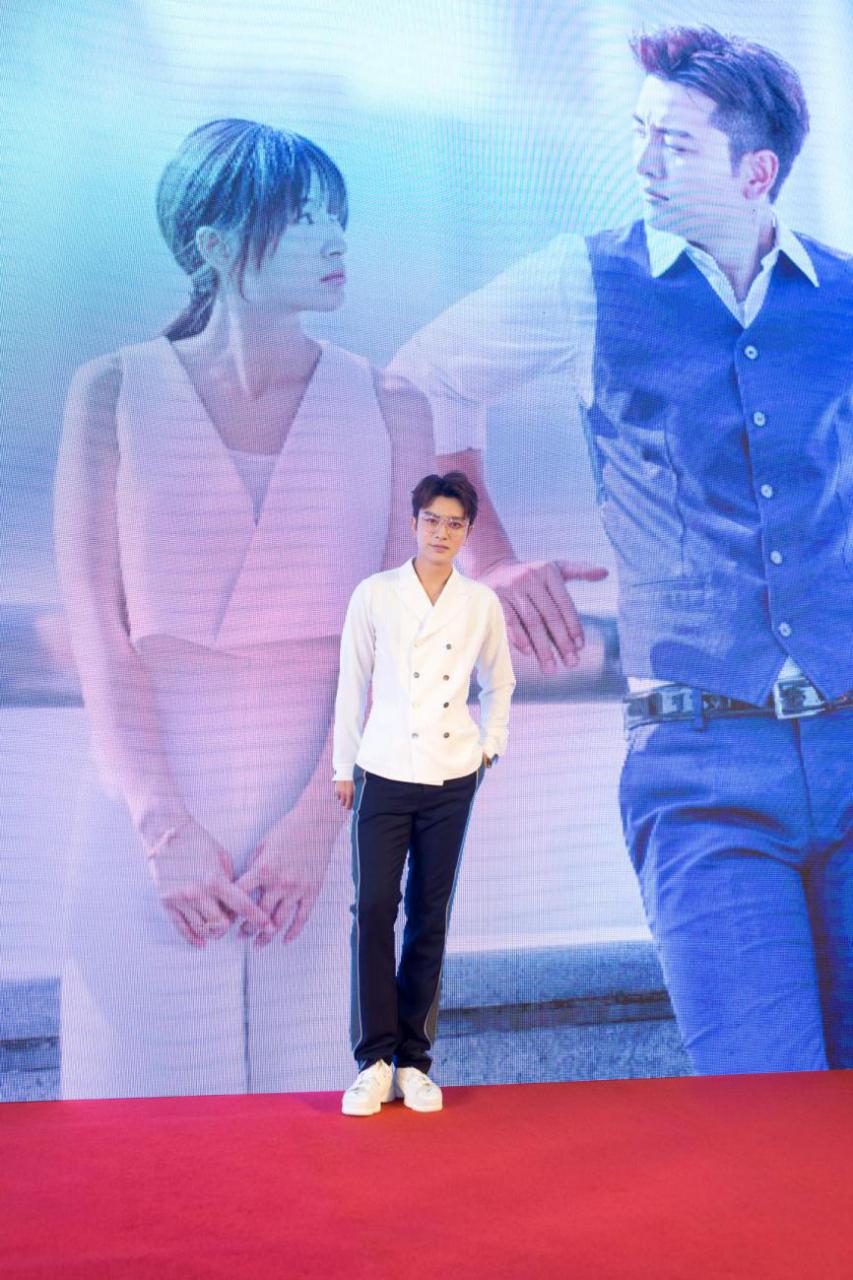 贾乃亮李小璐吻戏视频完整,贾乃亮李小璐拥抱视频