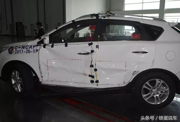 史上最破的车碰撞测试,2017碰撞测试视频最差的车