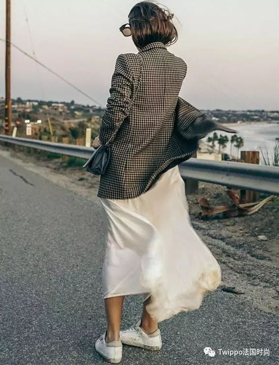 今年流行格纹西装还是纯色的,复古西装格纹西装哪个好看