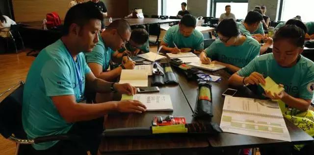 学转英超基层足球教练培训开班,学转英超教练员