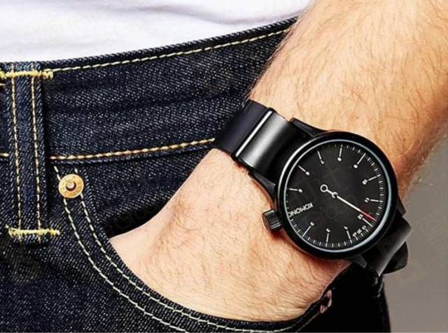 komono｜把手表放在画里卖？究竟是卖画还是卖手表啊