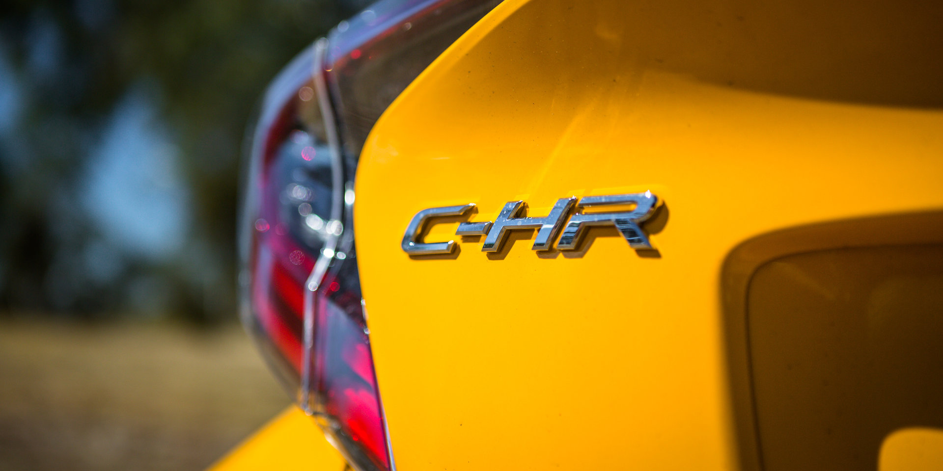 2022款丰田c-hr2023落地价,全新丰田c-hr官图发布