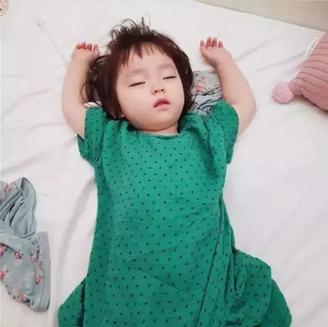 韩国小童女宝穿搭,好看的国外小萌娃穿搭