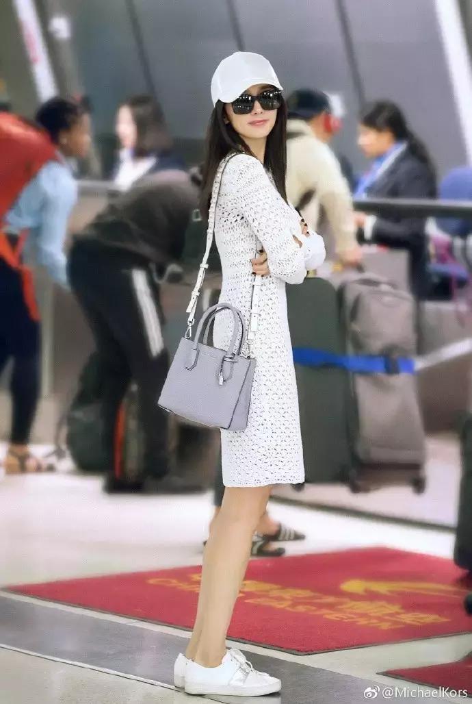 杨幂穿的gucci的格纹外套,杨幂celine上衣