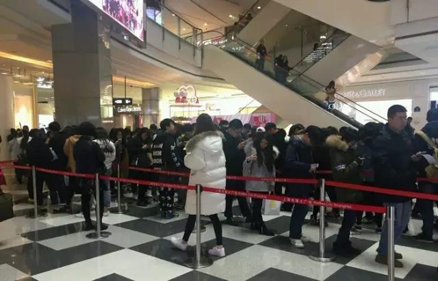 这年头店门口不站点黄牛，好意思说自己是网红？