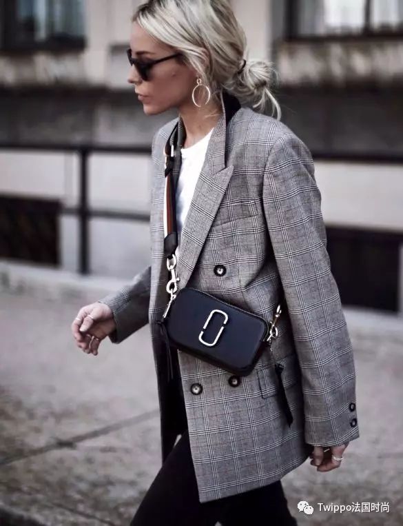 今年流行格纹西装还是纯色的,复古西装格纹西装哪个好看